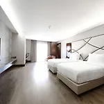 فندق Doubletree By Hilton Gayrettepe 5*