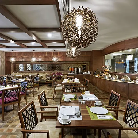 Doubletree By Hilton Gayrettepe מלון 5*
