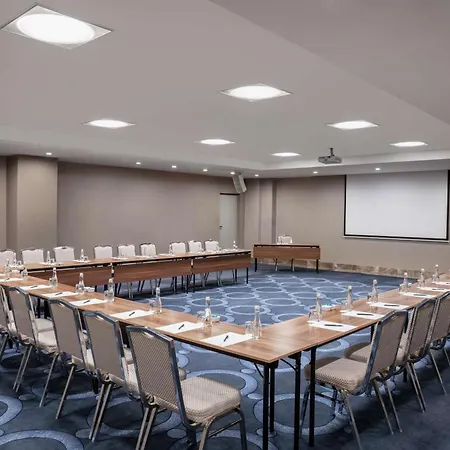 Doubletree By Hilton Gayrettepe מלון