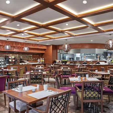 Doubletree By Hilton Gayrettepe מלון