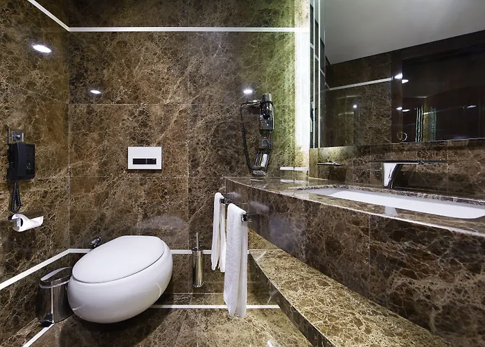 מלון Doubletree By Hilton Gayrettepe